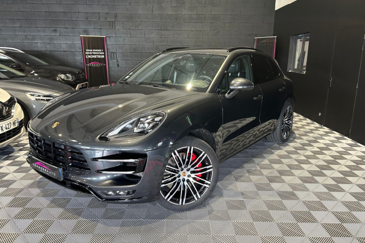 PORSCHE MACAN