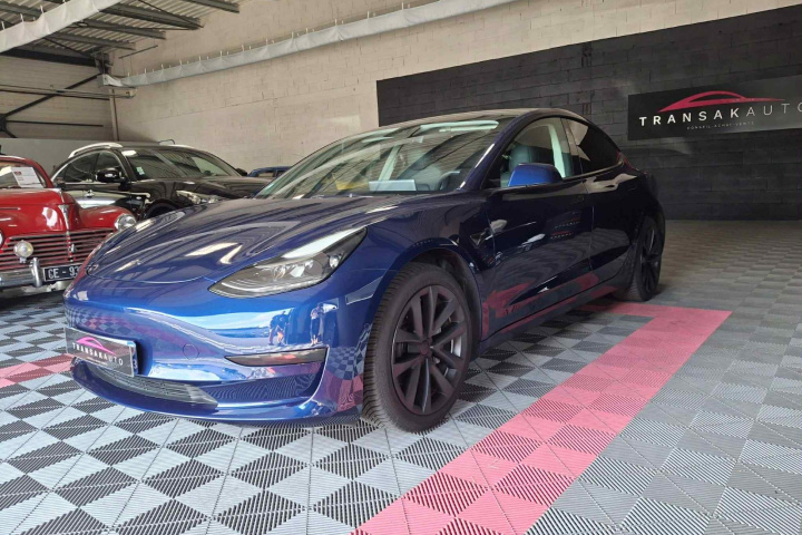 TESLA MODEL 3
